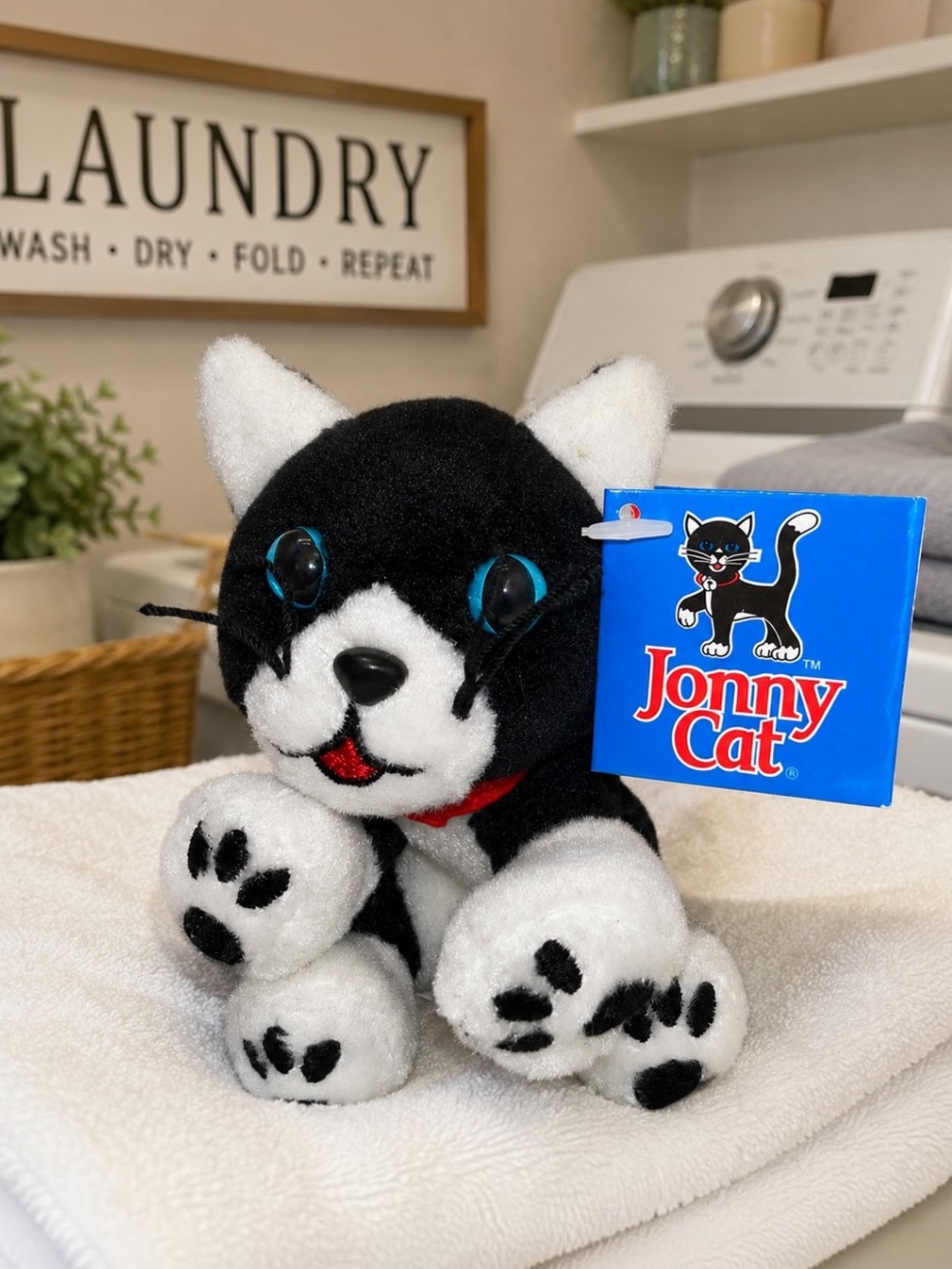 Vintage 2000 Jonny Cat Clorox Pet Plush 4” Black White Blue Eyes Tags